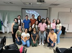 Alunos dos Programas de Pós-Graduação em Agroecossistemas (PPGSIS), Biotecnologia (PPGBIOTEC) e Zootecnia (PPZ) da UTFPR com o palestrante Murillo Vetroni Barros.