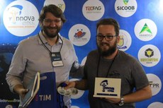 Thiago Wideck à direita