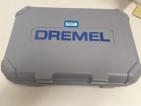 DREMEL, com acessórios contendo: Microrretífica 127V/175W/60Hz, velocidade nominal [N] 35.000 rpm, capacidade da bucha 0,8/1,6/2,4/3,2 mm, 1 acessório flexível, possui 36 acessórios menores e 3 acoplamentos