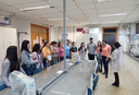 Estudantes da FACEN em visita a laboratório do DAQBI (Foto: Meninas nas Ciências).