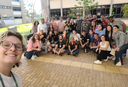 Turma de estudantes visitantes e alguns de Curitiba (Foto: Meninas nas Ciências).