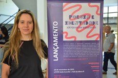 "Expressão Criativa: Poesia e Identidade" apresenta poemas escritos por estudantes da UTFPR Curitiba. Rafaela Fortunato, organizadora da obra. (Foto: Cristiano K. Poll)