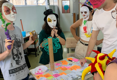 Atividade oferece experimentação com jogos e construção de autorretrato (Foto: arquivo pessoal).