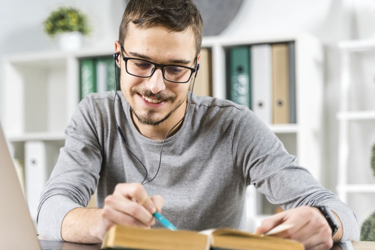 O programa proporcionará cursos de formação, ministrados por uma docente norte-americana.