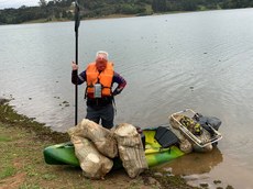 Ex-aluno da UTFPR participa do mutirão no parque Passúna. (Foto: Acervo pessoal)