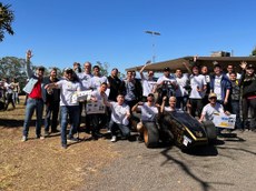 Estudantes de engenharia da UTFPR projetam e constroem um carro off-road para a disputa. (Foto: Equipe Imperador)
