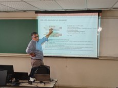 Professor Monteiro apresentou um minicurso sobre “Sistemas de comunicações de rádio definido por software” e a palestra "Evolução dos sistemas e redes de comunicação ótica". (Foto: Acervo Pessoal)