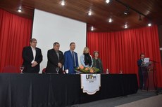 Equipe diretiva da UTFPR recebe a Comitiva do Ministério da Ciência e Tecnologia, da Defesa e da Finep. (Foto: Decom)