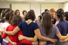 A dança é usada para despertar a sensibilidade, consciência corporal e o autoconhecimento. Inagem feita antes da pandemia. (Foto: Igor Nazário)