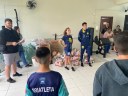 Distribuição de cestas básicas e brinquedos no Centro da Juventude no bairro Uberaba. (foto: acervo pessoal)