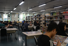 Biblioteca da UTFPR-CT com jogos e outras atividades interativas (Foto: Francielle Lacerda).