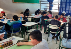 A disciplina partiu de um projeto de extensão que foi realizado em escolas públicas de ensino fundamental de Curitiba (Foto:  Letramento e Educação Midiática).