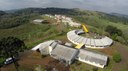 A foto mostra a estrutura física câmpus Francisco Beltrão no ano de 2015 com vista aérea.