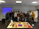 Estudante da Engenharia Química já está na França para a dupla diplomação. Na foto, com a turma de aula de língua francesa