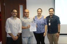 O diretor-geral, Alexandre Alfaro, o presidente da EQlibrium, Bruce de Paiva Duarte, a coordenadora do Programa de Empreendedorismo, Melaine Camarotto e o coordenador da Engenharia Química, André Zuber.