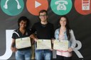 Daniela, Cristian e Aloma com seus certificados de Menção Honrosa por trabalhos apresentados no 9º Firs.