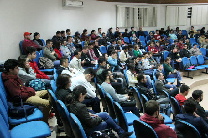 mesa redonda publico.jpg