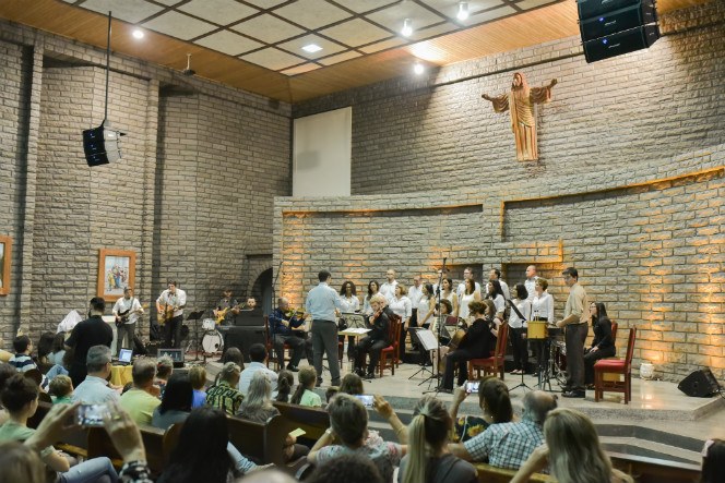 orquestra e coral.jpg