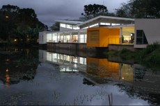 Vista noturna do Centro de Convivência utilizado por alunos e servidores da UTFPR de Francisco Beltrão