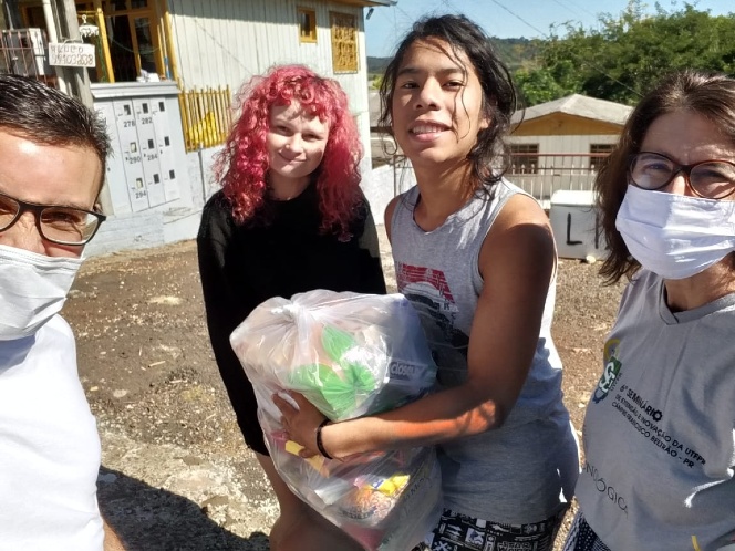 Distribuição de cestas básicas