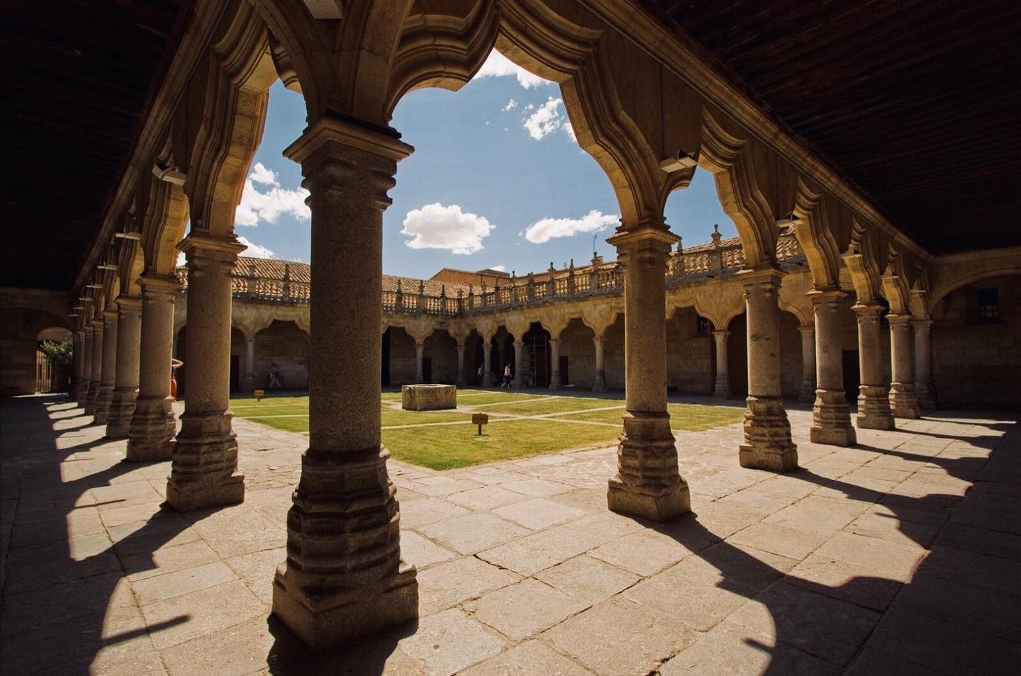 Pátio interno da Universidade de Salamaca, na Espanha (Foto: Divulgação)