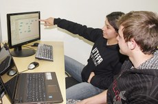 Alunos em um dos laboratórios do Departamento Acadêmico de Informática do Câmpus Pato Branco