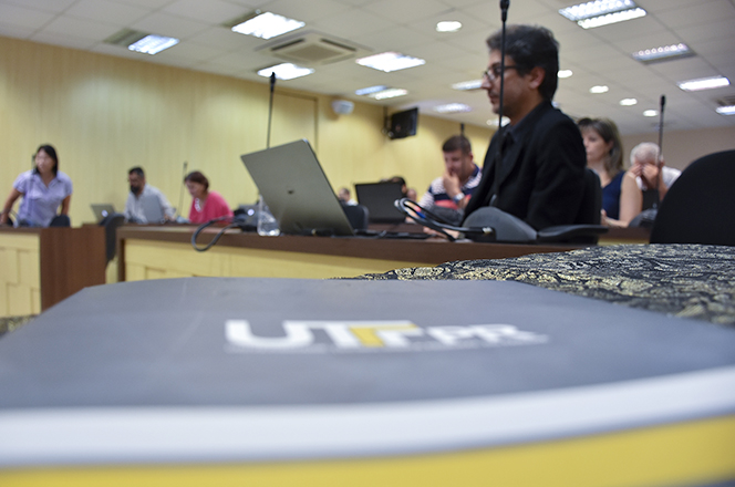 Sessão do Conselho Universitário da UTFPR (Foto: Decom)