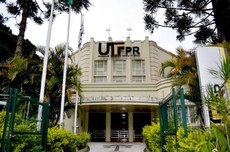 Fachada da sede da UTFPR, em Curitiba (Foto: Decom)