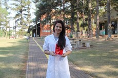 A estudante de Engenharia Civil do Câmpus Toledo Isabelle Costa foi a vencedora do 7º Prêmio Instituto 3M para Estudantes Universitários