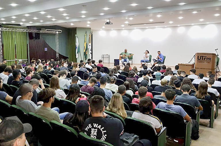 Recepção aos calouros em Campo Mourão (Foto: Decom)