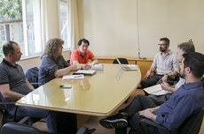 Professores do INSA Lyon, Tarkan Gezer e Guy Athanaze, em reunião com Bruno Iamamura e Luis Mauricio Resende, da Prograd, e Carlos Cziulik e Igor Cordeiro, da Diretoria de Relações Internacionais