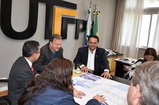 Encontro reúne reitores da UTFPR, IFPR e UEPG (foto: Decom)