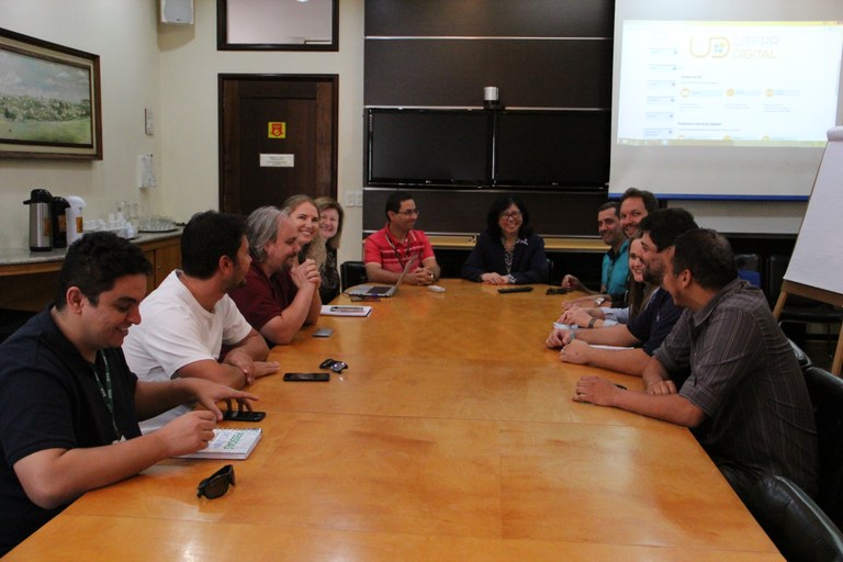 Grupo do IFPR visita UTFPR para conhecer o SEI