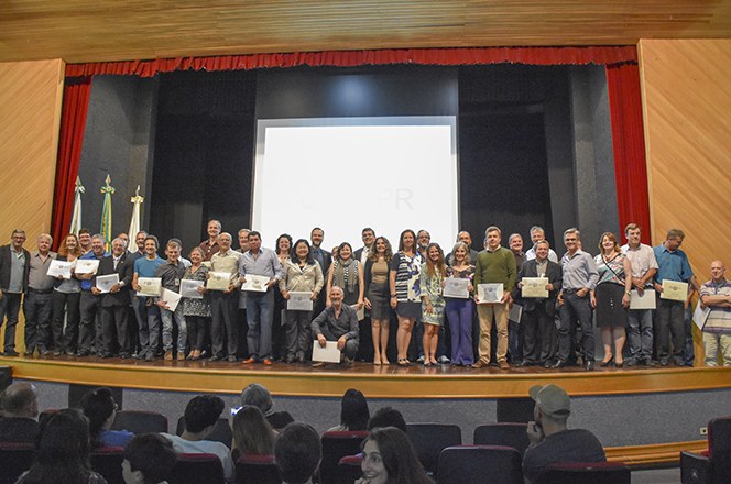 Servidores homenageados nesta quarta-feira, dia 28 (Foto: Decom)