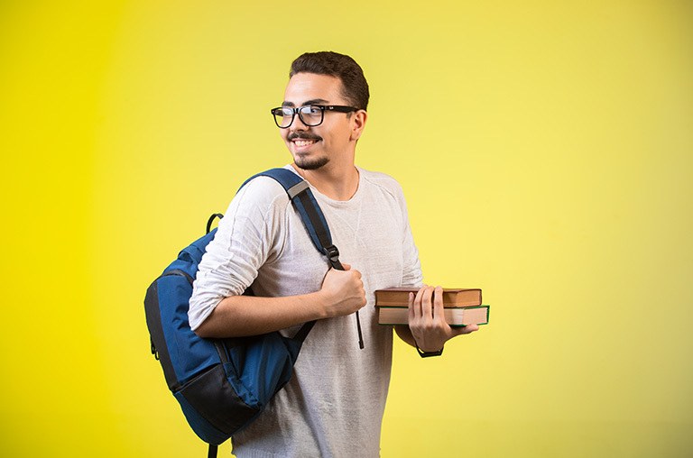 Mais de 4 mil estudantes são contemplados com bolsas do programa (Imagem: Decom)