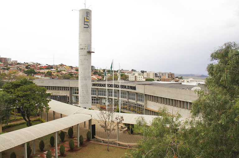 Fachada do Campus Cornélio Procópio, um dos contemplados na chamada (Foto: Decom)