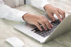 Alunos e servidores acessam cursos on-line  de forma gratuita (Foto: Freepik)
