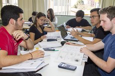 Alunos em sala de aula no Câmpus Guarapuava (Foto: Decom)