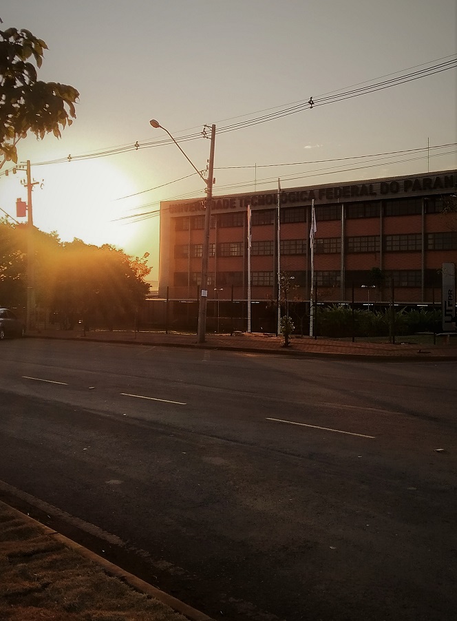 O entardecer na Federal - Arthur Colombo Balasso e Souza (aluno) 4 votos.jpg