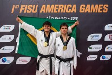 Irmãos Ostapiv,  Lucas (campeão) e Gabriel (vice-campeão) com as medalhas conquistadas no PanAmericano