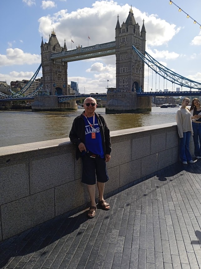 02-Ponte sobre Rio Tamisa.jpg