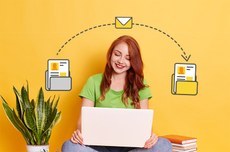 Para concorrer, é necessário enviar os documentos digitalizados (Foto: Freepik editada por Decom)

 