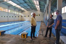 Universidade investe em tecnologia para garantir água aquecida na piscina do campus.