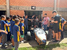 Estudantes visitaram diversos espaços da universidade como laboratórios, projetos de extensão e equipes de competição.