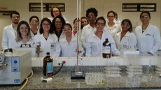 Alunos do Câmpus Santa Helena do curso de Licenciatura em Ciências Biológicas e estudantes do Programa de Pós-Graduação Stricto Sensu em Conservação e Manejo de Recursos Naturais da UNIOESTE.