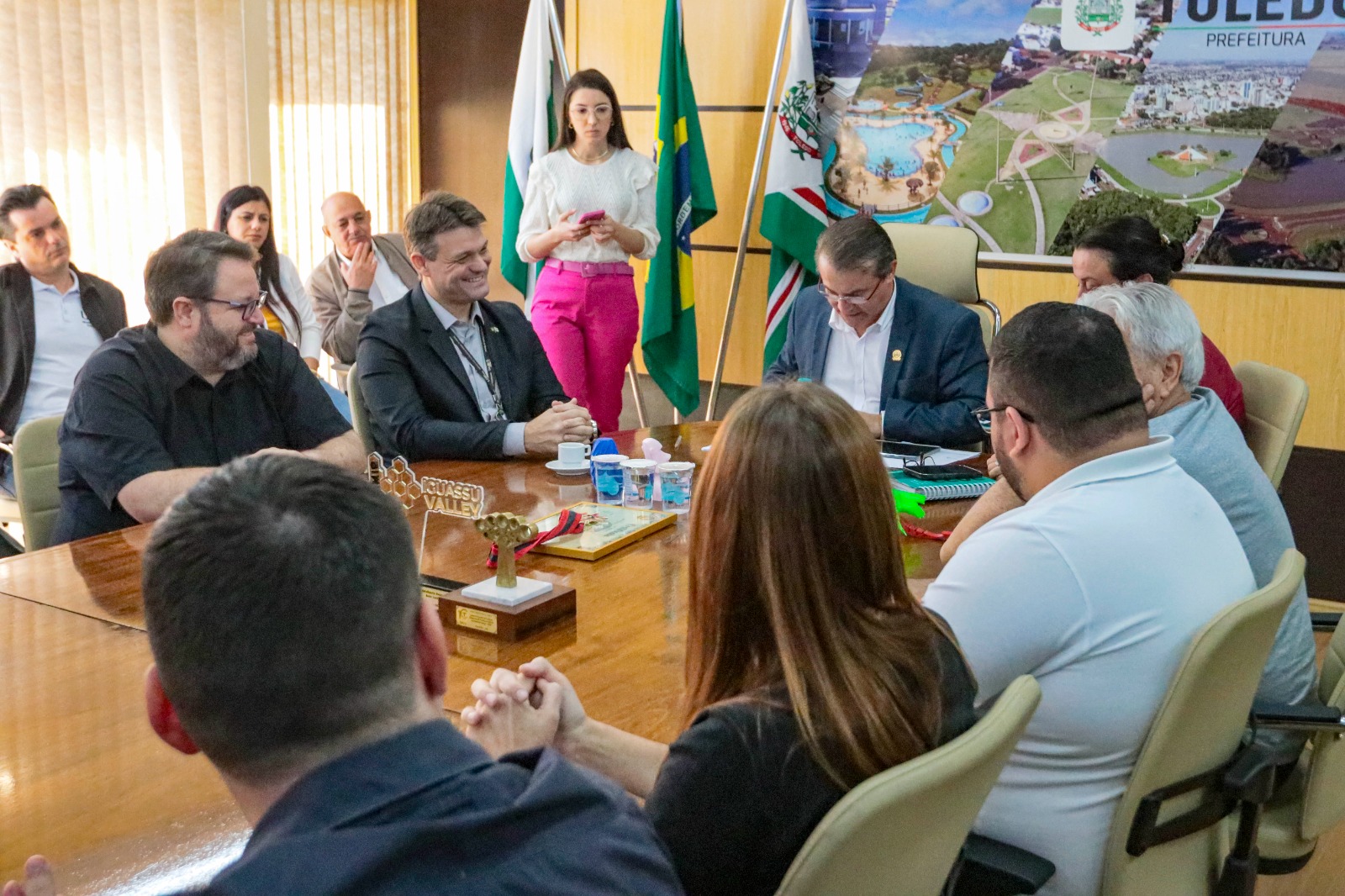 REUNIÃO NA PREFEITURA